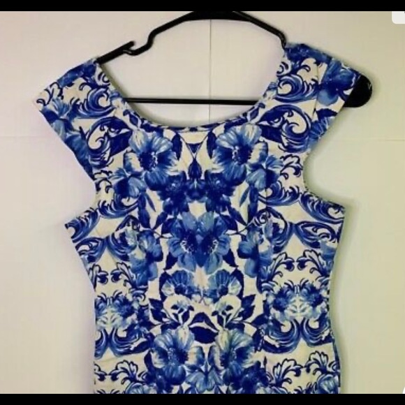 ⭐️🎉4 for $30 FOREVER 21 Sheath Dress Blue Floral Stretch Scoop Neck s/s sz smal - Picture 3 of 5